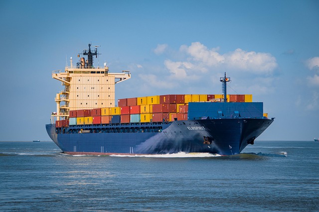 Air Freight vs Sea Freight: Which is Right for Your Business?